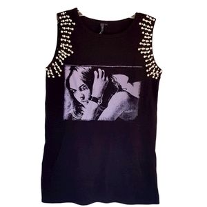 Pearls sleeveless graphic top